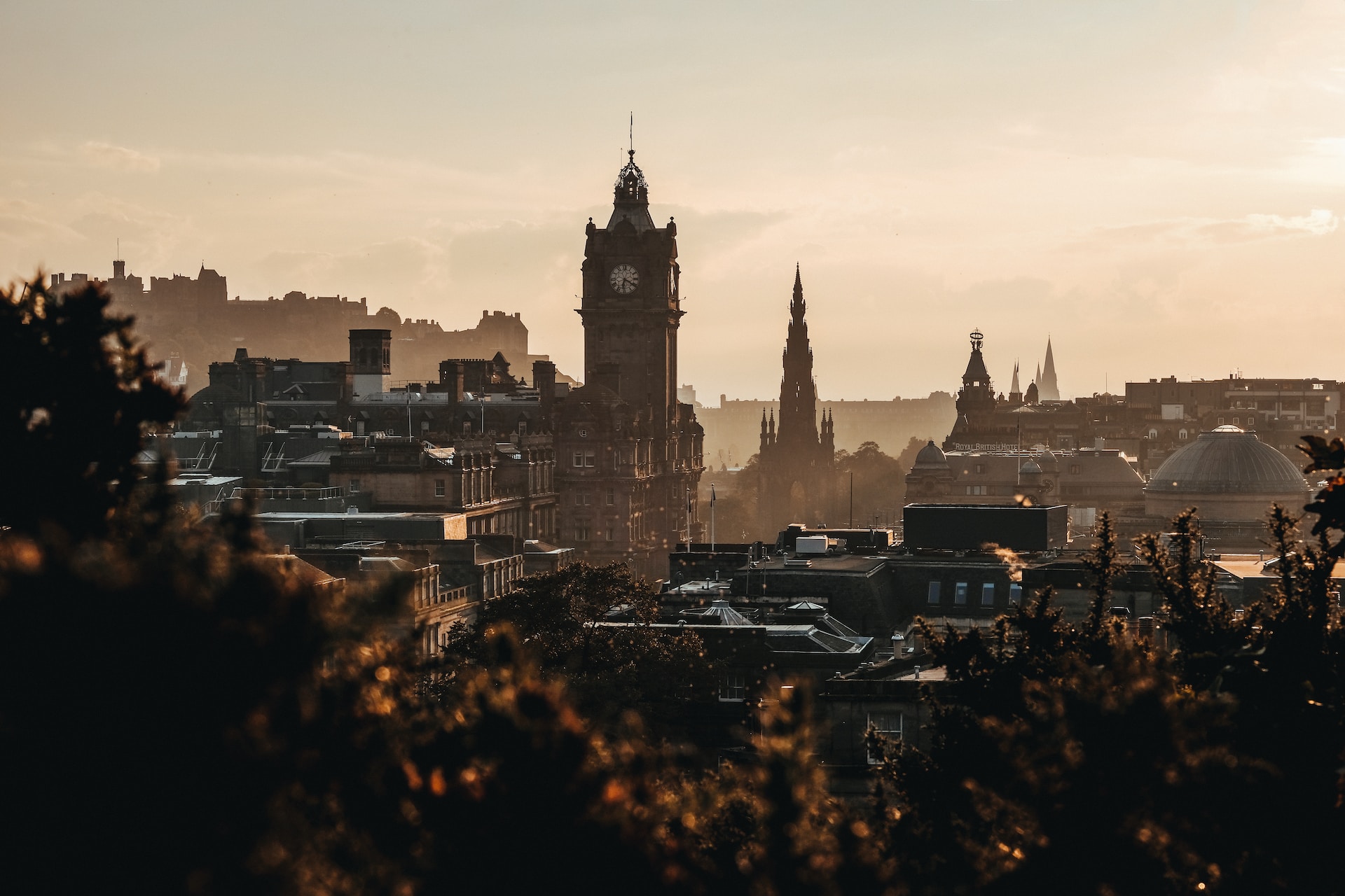 A romantic sky view of Edinburgh