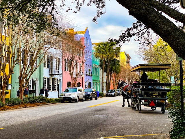 Charleston Charms – a street with colorful houses in Charleston